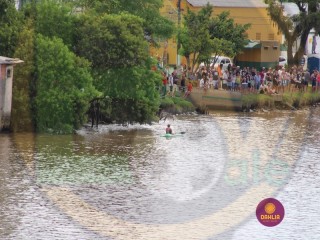 
<a style='margin-left: 5px;' class='btn btn-xs btn-social btn-facebook' href='https://www.facebook.com/sharer/sharer.php?u=https://boladovale.com.br/imgs/800-800-90/conteudo/fotos/1420/img6386.jpg' rel='popup' data-width='500' data-height='400'><i class='fa fa-facebook'></i>Compartilhar <span class='hidden-xs'>no Facebook</span>
</a> 
<a class='btn btn-default btn-xs' target='_blank' href='imgs/800-800-90/conteudo/fotos/1420/img6386.jpg'>
<span class='glyphicon glyphicon-cloud-download'></span> Salvar
</a> 
<span></span>