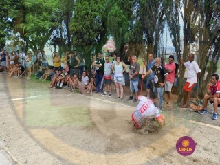
<a style='margin-left: 5px;' class='btn btn-xs btn-social btn-facebook' href='https://www.facebook.com/sharer/sharer.php?u=https://boladovale.com.br/imgs/800-800-90/conteudo/fotos/1425/img3935.jpg' rel='popup' data-width='500' data-height='400'><i class='fa fa-facebook'></i>Compartilhar <span class='hidden-xs'>no Facebook</span>
</a> 
<a class='btn btn-default btn-xs' target='_blank' href='imgs/800-800-90/conteudo/fotos/1425/img3935.jpg'>
<span class='glyphicon glyphicon-cloud-download'></span> Salvar
</a> 
<span></span>