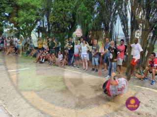 
<a style='margin-left: 5px;' class='btn btn-xs btn-social btn-facebook' href='https://www.facebook.com/sharer/sharer.php?u=https://boladovale.com.br/imgs/800-800-90/conteudo/fotos/1425/img3936.jpg' rel='popup' data-width='500' data-height='400'><i class='fa fa-facebook'></i>Compartilhar <span class='hidden-xs'>no Facebook</span>
</a> 
<a class='btn btn-default btn-xs' target='_blank' href='imgs/800-800-90/conteudo/fotos/1425/img3936.jpg'>
<span class='glyphicon glyphicon-cloud-download'></span> Salvar
</a> 
<span></span>