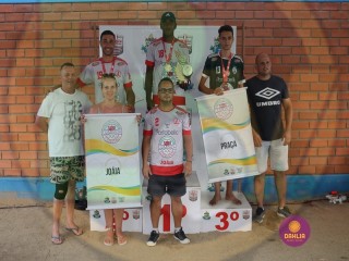 
<a style='margin-left: 5px;' class='btn btn-xs btn-social btn-facebook' href='https://www.facebook.com/sharer/sharer.php?u=https://boladovale.com.br/imgs/800-800-90/conteudo/fotos/1425/img7335.jpg' rel='popup' data-width='500' data-height='400'><i class='fa fa-facebook'></i>Compartilhar <span class='hidden-xs'>no Facebook</span>
</a> 
<a class='btn btn-default btn-xs' target='_blank' href='imgs/800-800-90/conteudo/fotos/1425/img7335.jpg'>
<span class='glyphicon glyphicon-cloud-download'></span> Salvar
</a> 
<span></span>