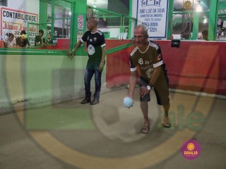 
<a style='margin-left: 5px;' class='btn btn-xs btn-social btn-facebook' href='https://www.facebook.com/sharer/sharer.php?u=https://boladovale.com.br/imgs/800-800-90/conteudo/fotos/1436/img7847.jpg' rel='popup' data-width='500' data-height='400'><i class='fa fa-facebook'></i>Compartilhar <span class='hidden-xs'>no Facebook</span>
</a> 
<a class='btn btn-default btn-xs' target='_blank' href='imgs/800-800-90/conteudo/fotos/1436/img7847.jpg'>
<span class='glyphicon glyphicon-cloud-download'></span> Salvar
</a> 
<span></span>