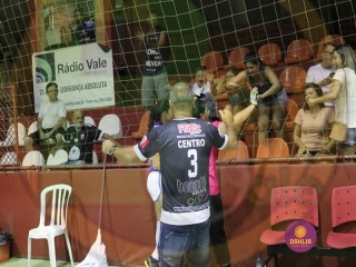 
<a style='margin-left: 5px;' class='btn btn-xs btn-social btn-facebook' href='https://www.facebook.com/sharer/sharer.php?u=https://boladovale.com.br/imgs/800-800-90/conteudo/fotos/1439/img8109.jpg' rel='popup' data-width='500' data-height='400'><i class='fa fa-facebook'></i>Compartilhar <span class='hidden-xs'>no Facebook</span>
</a> 
<a class='btn btn-default btn-xs' target='_blank' href='imgs/800-800-90/conteudo/fotos/1439/img8109.jpg'>
<span class='glyphicon glyphicon-cloud-download'></span> Salvar
</a> 
<span></span>