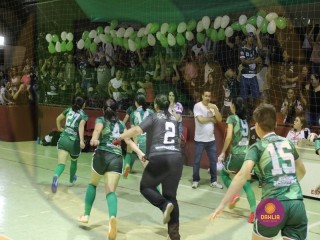 
<a style='margin-left: 5px;' class='btn btn-xs btn-social btn-facebook' href='https://www.facebook.com/sharer/sharer.php?u=https://boladovale.com.br/imgs/800-800-90/conteudo/fotos/1445/img8993.jpg' rel='popup' data-width='500' data-height='400'><i class='fa fa-facebook'></i>Compartilhar <span class='hidden-xs'>no Facebook</span>
</a> 
<a class='btn btn-default btn-xs' target='_blank' href='imgs/800-800-90/conteudo/fotos/1445/img8993.jpg'>
<span class='glyphicon glyphicon-cloud-download'></span> Salvar
</a> 
<span></span>