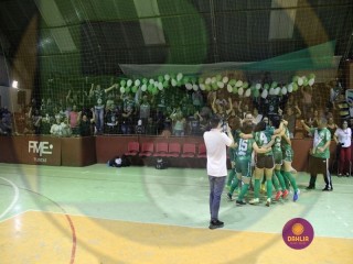 
<a style='margin-left: 5px;' class='btn btn-xs btn-social btn-facebook' href='https://www.facebook.com/sharer/sharer.php?u=https://boladovale.com.br/imgs/800-800-90/conteudo/fotos/1445/img9006.jpg' rel='popup' data-width='500' data-height='400'><i class='fa fa-facebook'></i>Compartilhar <span class='hidden-xs'>no Facebook</span>
</a> 
<a class='btn btn-default btn-xs' target='_blank' href='imgs/800-800-90/conteudo/fotos/1445/img9006.jpg'>
<span class='glyphicon glyphicon-cloud-download'></span> Salvar
</a> 
<span></span>
