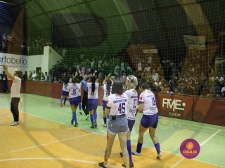 
<a style='margin-left: 5px;' class='btn btn-xs btn-social btn-facebook' href='https://www.facebook.com/sharer/sharer.php?u=https://boladovale.com.br/imgs/800-800-90/conteudo/fotos/1445/img9009.jpg' rel='popup' data-width='500' data-height='400'><i class='fa fa-facebook'></i>Compartilhar <span class='hidden-xs'>no Facebook</span>
</a> 
<a class='btn btn-default btn-xs' target='_blank' href='imgs/800-800-90/conteudo/fotos/1445/img9009.jpg'>
<span class='glyphicon glyphicon-cloud-download'></span> Salvar
</a> 
<span></span>