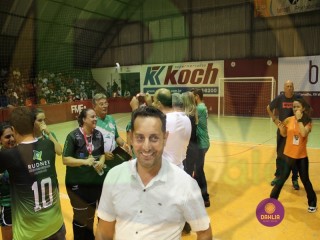 
<a style='margin-left: 5px;' class='btn btn-xs btn-social btn-facebook' href='https://www.facebook.com/sharer/sharer.php?u=https://boladovale.com.br/imgs/800-800-90/conteudo/fotos/1445/img9029.jpg' rel='popup' data-width='500' data-height='400'><i class='fa fa-facebook'></i>Compartilhar <span class='hidden-xs'>no Facebook</span>
</a> 
<a class='btn btn-default btn-xs' target='_blank' href='imgs/800-800-90/conteudo/fotos/1445/img9029.jpg'>
<span class='glyphicon glyphicon-cloud-download'></span> Salvar
</a> 
<span></span>
