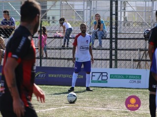 
<a style='margin-left: 5px;' class='btn btn-xs btn-social btn-facebook' href='https://www.facebook.com/sharer/sharer.php?u=https://boladovale.com.br/imgs/800-800-90/conteudo/fotos/1459/img4953.jpg' rel='popup' data-width='500' data-height='400'><i class='fa fa-facebook'></i>Compartilhar <span class='hidden-xs'>no Facebook</span>
</a> 
<a class='btn btn-default btn-xs' target='_blank' href='imgs/800-800-90/conteudo/fotos/1459/img4953.jpg'>
<span class='glyphicon glyphicon-cloud-download'></span> Salvar
</a> 
<span></span>