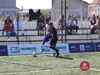 
<a style='margin-left: 5px;' class='btn btn-xs btn-social btn-facebook' href='https://www.facebook.com/sharer/sharer.php?u=https://boladovale.com.br/imgs/800-800-90/conteudo/fotos/1459/img5042.jpg' rel='popup' data-width='500' data-height='400'><i class='fa fa-facebook'></i>Compartilhar <span class='hidden-xs'>no Facebook</span>
</a> 
<a class='btn btn-default btn-xs' target='_blank' href='imgs/800-800-90/conteudo/fotos/1459/img5042.jpg'>
<span class='glyphicon glyphicon-cloud-download'></span> Salvar
</a> 
<span></span>