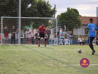 
<a style='margin-left: 5px;' class='btn btn-xs btn-social btn-facebook' href='https://www.facebook.com/sharer/sharer.php?u=https://boladovale.com.br/imgs/800-800-90/conteudo/fotos/1464/img0037.jpg' rel='popup' data-width='500' data-height='400'><i class='fa fa-facebook'></i>Compartilhar <span class='hidden-xs'>no Facebook</span>
</a> 
<a class='btn btn-default btn-xs' target='_blank' href='imgs/800-800-90/conteudo/fotos/1464/img0037.jpg'>
<span class='glyphicon glyphicon-cloud-download'></span> Salvar
</a> 
<span></span>