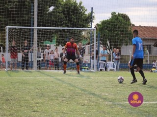 
<a style='margin-left: 5px;' class='btn btn-xs btn-social btn-facebook' href='https://www.facebook.com/sharer/sharer.php?u=https://boladovale.com.br/imgs/800-800-90/conteudo/fotos/1464/img0038.jpg' rel='popup' data-width='500' data-height='400'><i class='fa fa-facebook'></i>Compartilhar <span class='hidden-xs'>no Facebook</span>
</a> 
<a class='btn btn-default btn-xs' target='_blank' href='imgs/800-800-90/conteudo/fotos/1464/img0038.jpg'>
<span class='glyphicon glyphicon-cloud-download'></span> Salvar
</a> 
<span></span>