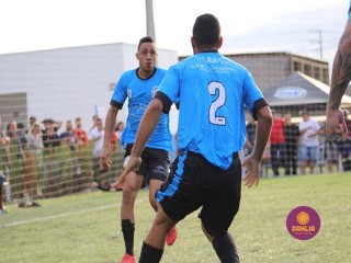 
<a style='margin-left: 5px;' class='btn btn-xs btn-social btn-facebook' href='https://www.facebook.com/sharer/sharer.php?u=https://boladovale.com.br/imgs/800-800-90/conteudo/fotos/1464/img0090.jpg' rel='popup' data-width='500' data-height='400'><i class='fa fa-facebook'></i>Compartilhar <span class='hidden-xs'>no Facebook</span>
</a> 
<a class='btn btn-default btn-xs' target='_blank' href='imgs/800-800-90/conteudo/fotos/1464/img0090.jpg'>
<span class='glyphicon glyphicon-cloud-download'></span> Salvar
</a> 
<span></span>