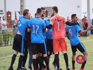 
<a style='margin-left: 5px;' class='btn btn-xs btn-social btn-facebook' href='https://www.facebook.com/sharer/sharer.php?u=https://boladovale.com.br/imgs/800-800-90/conteudo/fotos/1464/img0093.jpg' rel='popup' data-width='500' data-height='400'><i class='fa fa-facebook'></i>Compartilhar <span class='hidden-xs'>no Facebook</span>
</a> 
<a class='btn btn-default btn-xs' target='_blank' href='imgs/800-800-90/conteudo/fotos/1464/img0093.jpg'>
<span class='glyphicon glyphicon-cloud-download'></span> Salvar
</a> 
<span></span>