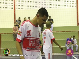 
<a style='margin-left: 5px;' class='btn btn-xs btn-social btn-facebook' href='https://www.facebook.com/sharer/sharer.php?u=https://boladovale.com.br/imgs/800-800-90/conteudo/fotos/1466/img1233.jpg' rel='popup' data-width='500' data-height='400'><i class='fa fa-facebook'></i>Compartilhar <span class='hidden-xs'>no Facebook</span>
</a> 
<a class='btn btn-default btn-xs' target='_blank' href='imgs/800-800-90/conteudo/fotos/1466/img1233.jpg'>
<span class='glyphicon glyphicon-cloud-download'></span> Salvar
</a> 
<span></span>