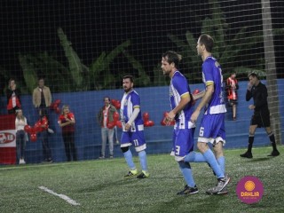 
<a style='margin-left: 5px;' class='btn btn-xs btn-social btn-facebook' href='https://www.facebook.com/sharer/sharer.php?u=https://boladovale.com.br/imgs/800-800-90/conteudo/fotos/1489/img8893.jpg' rel='popup' data-width='500' data-height='400'><i class='fa fa-facebook'></i>Compartilhar <span class='hidden-xs'>no Facebook</span>
</a> 
<a class='btn btn-default btn-xs' target='_blank' href='imgs/800-800-90/conteudo/fotos/1489/img8893.jpg'>
<span class='glyphicon glyphicon-cloud-download'></span> Salvar
</a> 
<span></span>