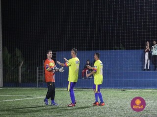 
<a style='margin-left: 5px;' class='btn btn-xs btn-social btn-facebook' href='https://www.facebook.com/sharer/sharer.php?u=https://boladovale.com.br/imgs/800-800-90/conteudo/fotos/1489/img8910.jpg' rel='popup' data-width='500' data-height='400'><i class='fa fa-facebook'></i>Compartilhar <span class='hidden-xs'>no Facebook</span>
</a> 
<a class='btn btn-default btn-xs' target='_blank' href='imgs/800-800-90/conteudo/fotos/1489/img8910.jpg'>
<span class='glyphicon glyphicon-cloud-download'></span> Salvar
</a> 
<span></span>