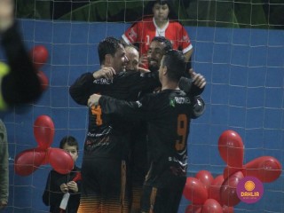 
<a style='margin-left: 5px;' class='btn btn-xs btn-social btn-facebook' href='https://www.facebook.com/sharer/sharer.php?u=https://boladovale.com.br/imgs/800-800-90/conteudo/fotos/1490/img9017.jpg' rel='popup' data-width='500' data-height='400'><i class='fa fa-facebook'></i>Compartilhar <span class='hidden-xs'>no Facebook</span>
</a> 
<a class='btn btn-default btn-xs' target='_blank' href='imgs/800-800-90/conteudo/fotos/1490/img9017.jpg'>
<span class='glyphicon glyphicon-cloud-download'></span> Salvar
</a> 
<span></span>