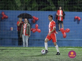 
<a style='margin-left: 5px;' class='btn btn-xs btn-social btn-facebook' href='https://www.facebook.com/sharer/sharer.php?u=https://boladovale.com.br/imgs/800-800-90/conteudo/fotos/1490/img9038.jpg' rel='popup' data-width='500' data-height='400'><i class='fa fa-facebook'></i>Compartilhar <span class='hidden-xs'>no Facebook</span>
</a> 
<a class='btn btn-default btn-xs' target='_blank' href='imgs/800-800-90/conteudo/fotos/1490/img9038.jpg'>
<span class='glyphicon glyphicon-cloud-download'></span> Salvar
</a> 
<span></span>