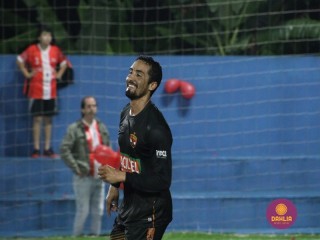 
<a style='margin-left: 5px;' class='btn btn-xs btn-social btn-facebook' href='https://www.facebook.com/sharer/sharer.php?u=https://boladovale.com.br/imgs/800-800-90/conteudo/fotos/1490/img9043.jpg' rel='popup' data-width='500' data-height='400'><i class='fa fa-facebook'></i>Compartilhar <span class='hidden-xs'>no Facebook</span>
</a> 
<a class='btn btn-default btn-xs' target='_blank' href='imgs/800-800-90/conteudo/fotos/1490/img9043.jpg'>
<span class='glyphicon glyphicon-cloud-download'></span> Salvar
</a> 
<span></span>