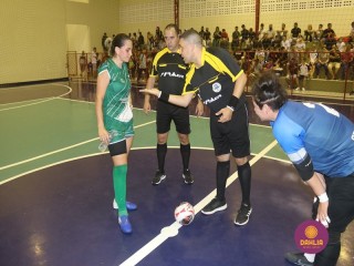 
<a style='margin-left: 5px;' class='btn btn-xs btn-social btn-facebook' href='https://www.facebook.com/sharer/sharer.php?u=https://boladovale.com.br/imgs/800-800-90/conteudo/fotos/1498/img9601.jpg' rel='popup' data-width='500' data-height='400'><i class='fa fa-facebook'></i>Compartilhar <span class='hidden-xs'>no Facebook</span>
</a> 
<a class='btn btn-default btn-xs' target='_blank' href='imgs/800-800-90/conteudo/fotos/1498/img9601.jpg'>
<span class='glyphicon glyphicon-cloud-download'></span> Salvar
</a> 
<span></span>