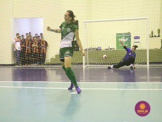 
<a style='margin-left: 5px;' class='btn btn-xs btn-social btn-facebook' href='https://www.facebook.com/sharer/sharer.php?u=https://boladovale.com.br/imgs/800-800-90/conteudo/fotos/1498/img9636.jpg' rel='popup' data-width='500' data-height='400'><i class='fa fa-facebook'></i>Compartilhar <span class='hidden-xs'>no Facebook</span>
</a> 
<a class='btn btn-default btn-xs' target='_blank' href='imgs/800-800-90/conteudo/fotos/1498/img9636.jpg'>
<span class='glyphicon glyphicon-cloud-download'></span> Salvar
</a> 
<span></span>
