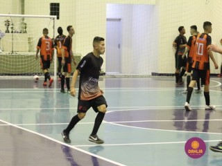 
<a style='margin-left: 5px;' class='btn btn-xs btn-social btn-facebook' href='https://www.facebook.com/sharer/sharer.php?u=https://boladovale.com.br/imgs/800-800-90/conteudo/fotos/1500/img9833.jpg' rel='popup' data-width='500' data-height='400'><i class='fa fa-facebook'></i>Compartilhar <span class='hidden-xs'>no Facebook</span>
</a> 
<a class='btn btn-default btn-xs' target='_blank' href='imgs/800-800-90/conteudo/fotos/1500/img9833.jpg'>
<span class='glyphicon glyphicon-cloud-download'></span> Salvar
</a> 
<span></span>