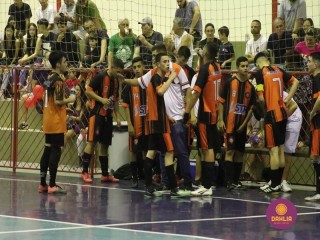 
<a style='margin-left: 5px;' class='btn btn-xs btn-social btn-facebook' href='https://www.facebook.com/sharer/sharer.php?u=https://boladovale.com.br/imgs/800-800-90/conteudo/fotos/1500/img9837.jpg' rel='popup' data-width='500' data-height='400'><i class='fa fa-facebook'></i>Compartilhar <span class='hidden-xs'>no Facebook</span>
</a> 
<a class='btn btn-default btn-xs' target='_blank' href='imgs/800-800-90/conteudo/fotos/1500/img9837.jpg'>
<span class='glyphicon glyphicon-cloud-download'></span> Salvar
</a> 
<span></span>