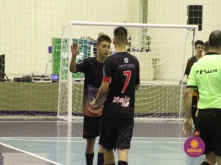 
<a style='margin-left: 5px;' class='btn btn-xs btn-social btn-facebook' href='https://www.facebook.com/sharer/sharer.php?u=https://boladovale.com.br/imgs/800-800-90/conteudo/fotos/1500/img9844.jpg' rel='popup' data-width='500' data-height='400'><i class='fa fa-facebook'></i>Compartilhar <span class='hidden-xs'>no Facebook</span>
</a> 
<a class='btn btn-default btn-xs' target='_blank' href='imgs/800-800-90/conteudo/fotos/1500/img9844.jpg'>
<span class='glyphicon glyphicon-cloud-download'></span> Salvar
</a> 
<span></span>