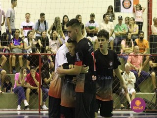 
<a style='margin-left: 5px;' class='btn btn-xs btn-social btn-facebook' href='https://www.facebook.com/sharer/sharer.php?u=https://boladovale.com.br/imgs/800-800-90/conteudo/fotos/1500/img9851.jpg' rel='popup' data-width='500' data-height='400'><i class='fa fa-facebook'></i>Compartilhar <span class='hidden-xs'>no Facebook</span>
</a> 
<a class='btn btn-default btn-xs' target='_blank' href='imgs/800-800-90/conteudo/fotos/1500/img9851.jpg'>
<span class='glyphicon glyphicon-cloud-download'></span> Salvar
</a> 
<span></span>