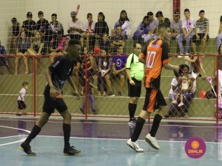 
<a style='margin-left: 5px;' class='btn btn-xs btn-social btn-facebook' href='https://www.facebook.com/sharer/sharer.php?u=https://boladovale.com.br/imgs/800-800-90/conteudo/fotos/1500/img9866.jpg' rel='popup' data-width='500' data-height='400'><i class='fa fa-facebook'></i>Compartilhar <span class='hidden-xs'>no Facebook</span>
</a> 
<a class='btn btn-default btn-xs' target='_blank' href='imgs/800-800-90/conteudo/fotos/1500/img9866.jpg'>
<span class='glyphicon glyphicon-cloud-download'></span> Salvar
</a> 
<span></span>