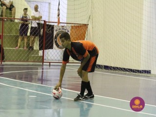 
<a style='margin-left: 5px;' class='btn btn-xs btn-social btn-facebook' href='https://www.facebook.com/sharer/sharer.php?u=https://boladovale.com.br/imgs/800-800-90/conteudo/fotos/1500/img9873.jpg' rel='popup' data-width='500' data-height='400'><i class='fa fa-facebook'></i>Compartilhar <span class='hidden-xs'>no Facebook</span>
</a> 
<a class='btn btn-default btn-xs' target='_blank' href='imgs/800-800-90/conteudo/fotos/1500/img9873.jpg'>
<span class='glyphicon glyphicon-cloud-download'></span> Salvar
</a> 
<span></span>