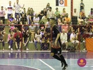 
<a style='margin-left: 5px;' class='btn btn-xs btn-social btn-facebook' href='https://www.facebook.com/sharer/sharer.php?u=https://boladovale.com.br/imgs/800-800-90/conteudo/fotos/1500/img9881.jpg' rel='popup' data-width='500' data-height='400'><i class='fa fa-facebook'></i>Compartilhar <span class='hidden-xs'>no Facebook</span>
</a> 
<a class='btn btn-default btn-xs' target='_blank' href='imgs/800-800-90/conteudo/fotos/1500/img9881.jpg'>
<span class='glyphicon glyphicon-cloud-download'></span> Salvar
</a> 
<span></span>