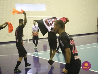 
<a style='margin-left: 5px;' class='btn btn-xs btn-social btn-facebook' href='https://www.facebook.com/sharer/sharer.php?u=https://boladovale.com.br/imgs/800-800-90/conteudo/fotos/1500/img9890.jpg' rel='popup' data-width='500' data-height='400'><i class='fa fa-facebook'></i>Compartilhar <span class='hidden-xs'>no Facebook</span>
</a> 
<a class='btn btn-default btn-xs' target='_blank' href='imgs/800-800-90/conteudo/fotos/1500/img9890.jpg'>
<span class='glyphicon glyphicon-cloud-download'></span> Salvar
</a> 
<span></span>