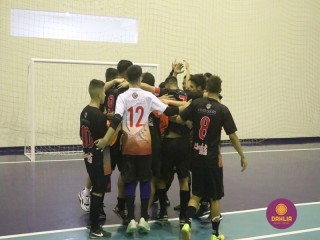 
<a style='margin-left: 5px;' class='btn btn-xs btn-social btn-facebook' href='https://www.facebook.com/sharer/sharer.php?u=https://boladovale.com.br/imgs/800-800-90/conteudo/fotos/1500/img9896.jpg' rel='popup' data-width='500' data-height='400'><i class='fa fa-facebook'></i>Compartilhar <span class='hidden-xs'>no Facebook</span>
</a> 
<a class='btn btn-default btn-xs' target='_blank' href='imgs/800-800-90/conteudo/fotos/1500/img9896.jpg'>
<span class='glyphicon glyphicon-cloud-download'></span> Salvar
</a> 
<span></span>