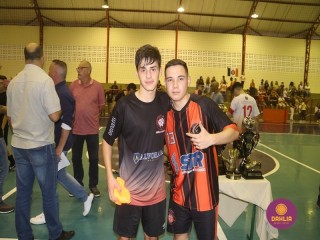 
<a style='margin-left: 5px;' class='btn btn-xs btn-social btn-facebook' href='https://www.facebook.com/sharer/sharer.php?u=https://boladovale.com.br/imgs/800-800-90/conteudo/fotos/1500/img9901.jpg' rel='popup' data-width='500' data-height='400'><i class='fa fa-facebook'></i>Compartilhar <span class='hidden-xs'>no Facebook</span>
</a> 
<a class='btn btn-default btn-xs' target='_blank' href='imgs/800-800-90/conteudo/fotos/1500/img9901.jpg'>
<span class='glyphicon glyphicon-cloud-download'></span> Salvar
</a> 
<span></span>