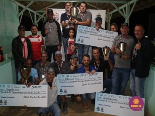 
<a style='margin-left: 5px;' class='btn btn-xs btn-social btn-facebook' href='https://www.facebook.com/sharer/sharer.php?u=https://boladovale.com.br/imgs/800-800-90/conteudo/fotos/1507/img1645.jpg' rel='popup' data-width='500' data-height='400'><i class='fa fa-facebook'></i>Compartilhar <span class='hidden-xs'>no Facebook</span>
</a> 
<a class='btn btn-default btn-xs' target='_blank' href='imgs/800-800-90/conteudo/fotos/1507/img1645.jpg'>
<span class='glyphicon glyphicon-cloud-download'></span> Salvar
</a> 
<span></span>