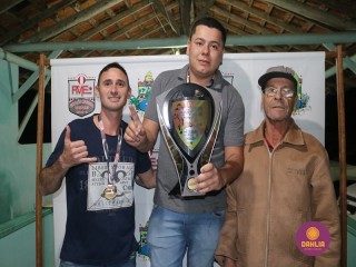 
<a style='margin-left: 5px;' class='btn btn-xs btn-social btn-facebook' href='https://www.facebook.com/sharer/sharer.php?u=https://boladovale.com.br/imgs/800-800-90/conteudo/fotos/1507/img1653.jpg' rel='popup' data-width='500' data-height='400'><i class='fa fa-facebook'></i>Compartilhar <span class='hidden-xs'>no Facebook</span>
</a> 
<a class='btn btn-default btn-xs' target='_blank' href='imgs/800-800-90/conteudo/fotos/1507/img1653.jpg'>
<span class='glyphicon glyphicon-cloud-download'></span> Salvar
</a> 
<span></span>