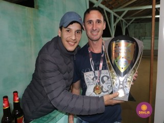 
<a style='margin-left: 5px;' class='btn btn-xs btn-social btn-facebook' href='https://www.facebook.com/sharer/sharer.php?u=https://boladovale.com.br/imgs/800-800-90/conteudo/fotos/1507/img1654.jpg' rel='popup' data-width='500' data-height='400'><i class='fa fa-facebook'></i>Compartilhar <span class='hidden-xs'>no Facebook</span>
</a> 
<a class='btn btn-default btn-xs' target='_blank' href='imgs/800-800-90/conteudo/fotos/1507/img1654.jpg'>
<span class='glyphicon glyphicon-cloud-download'></span> Salvar
</a> 
<span></span>