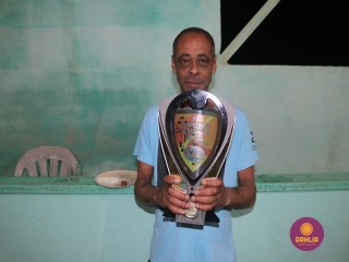 
<a style='margin-left: 5px;' class='btn btn-xs btn-social btn-facebook' href='https://www.facebook.com/sharer/sharer.php?u=https://boladovale.com.br/imgs/800-800-90/conteudo/fotos/1507/img1664.jpg' rel='popup' data-width='500' data-height='400'><i class='fa fa-facebook'></i>Compartilhar <span class='hidden-xs'>no Facebook</span>
</a> 
<a class='btn btn-default btn-xs' target='_blank' href='imgs/800-800-90/conteudo/fotos/1507/img1664.jpg'>
<span class='glyphicon glyphicon-cloud-download'></span> Salvar
</a> 
<span></span>