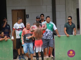 
<a style='margin-left: 5px;' class='btn btn-xs btn-social btn-facebook' href='https://www.facebook.com/sharer/sharer.php?u=https://boladovale.com.br/imgs/800-800-90/conteudo/fotos/1508/img1794.jpg' rel='popup' data-width='500' data-height='400'><i class='fa fa-facebook'></i>Compartilhar <span class='hidden-xs'>no Facebook</span>
</a> 
<a class='btn btn-default btn-xs' target='_blank' href='imgs/800-800-90/conteudo/fotos/1508/img1794.jpg'>
<span class='glyphicon glyphicon-cloud-download'></span> Salvar
</a> 
<span></span>