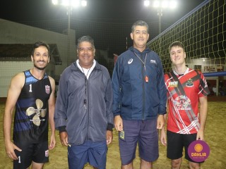 
<a style='margin-left: 5px;' class='btn btn-xs btn-social btn-facebook' href='https://www.facebook.com/sharer/sharer.php?u=https://boladovale.com.br/imgs/800-800-90/conteudo/fotos/1517/img2536.jpg' rel='popup' data-width='500' data-height='400'><i class='fa fa-facebook'></i>Compartilhar <span class='hidden-xs'>no Facebook</span>
</a> 
<a class='btn btn-default btn-xs' target='_blank' href='imgs/800-800-90/conteudo/fotos/1517/img2536.jpg'>
<span class='glyphicon glyphicon-cloud-download'></span> Salvar
</a> 
<span></span>