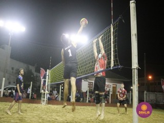 
<a style='margin-left: 5px;' class='btn btn-xs btn-social btn-facebook' href='https://www.facebook.com/sharer/sharer.php?u=https://boladovale.com.br/imgs/800-800-90/conteudo/fotos/1517/img2564.jpg' rel='popup' data-width='500' data-height='400'><i class='fa fa-facebook'></i>Compartilhar <span class='hidden-xs'>no Facebook</span>
</a> 
<a class='btn btn-default btn-xs' target='_blank' href='imgs/800-800-90/conteudo/fotos/1517/img2564.jpg'>
<span class='glyphicon glyphicon-cloud-download'></span> Salvar
</a> 
<span></span>