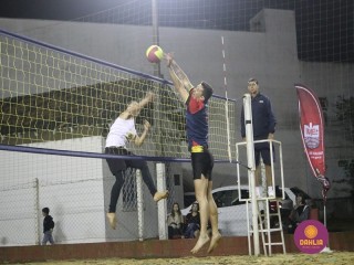
<a style='margin-left: 5px;' class='btn btn-xs btn-social btn-facebook' href='https://www.facebook.com/sharer/sharer.php?u=https://boladovale.com.br/imgs/800-800-90/conteudo/fotos/1517/img2624.jpg' rel='popup' data-width='500' data-height='400'><i class='fa fa-facebook'></i>Compartilhar <span class='hidden-xs'>no Facebook</span>
</a> 
<a class='btn btn-default btn-xs' target='_blank' href='imgs/800-800-90/conteudo/fotos/1517/img2624.jpg'>
<span class='glyphicon glyphicon-cloud-download'></span> Salvar
</a> 
<span></span>