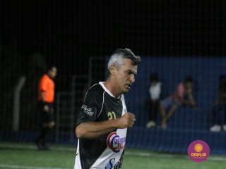 
<a style='margin-left: 5px;' class='btn btn-xs btn-social btn-facebook' href='https://www.facebook.com/sharer/sharer.php?u=https://boladovale.com.br/imgs/800-800-90/conteudo/fotos/1518/img2666.jpg' rel='popup' data-width='500' data-height='400'><i class='fa fa-facebook'></i>Compartilhar <span class='hidden-xs'>no Facebook</span>
</a> 
<a class='btn btn-default btn-xs' target='_blank' href='imgs/800-800-90/conteudo/fotos/1518/img2666.jpg'>
<span class='glyphicon glyphicon-cloud-download'></span> Salvar
</a> 
<span></span>
