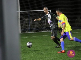 
<a style='margin-left: 5px;' class='btn btn-xs btn-social btn-facebook' href='https://www.facebook.com/sharer/sharer.php?u=https://boladovale.com.br/imgs/800-800-90/conteudo/fotos/1518/img2679.jpg' rel='popup' data-width='500' data-height='400'><i class='fa fa-facebook'></i>Compartilhar <span class='hidden-xs'>no Facebook</span>
</a> 
<a class='btn btn-default btn-xs' target='_blank' href='imgs/800-800-90/conteudo/fotos/1518/img2679.jpg'>
<span class='glyphicon glyphicon-cloud-download'></span> Salvar
</a> 
<span></span>