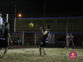 
<a style='margin-left: 5px;' class='btn btn-xs btn-social btn-facebook' href='https://www.facebook.com/sharer/sharer.php?u=https://boladovale.com.br/imgs/800-800-90/conteudo/fotos/1521/img8864.jpg' rel='popup' data-width='500' data-height='400'><i class='fa fa-facebook'></i>Compartilhar <span class='hidden-xs'>no Facebook</span>
</a> 
<a class='btn btn-default btn-xs' target='_blank' href='imgs/800-800-90/conteudo/fotos/1521/img8864.jpg'>
<span class='glyphicon glyphicon-cloud-download'></span> Salvar
</a> 
<span></span>
