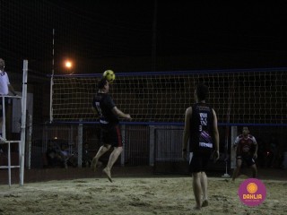 
<a style='margin-left: 5px;' class='btn btn-xs btn-social btn-facebook' href='https://www.facebook.com/sharer/sharer.php?u=https://boladovale.com.br/imgs/800-800-90/conteudo/fotos/1521/img8865.jpg' rel='popup' data-width='500' data-height='400'><i class='fa fa-facebook'></i>Compartilhar <span class='hidden-xs'>no Facebook</span>
</a> 
<a class='btn btn-default btn-xs' target='_blank' href='imgs/800-800-90/conteudo/fotos/1521/img8865.jpg'>
<span class='glyphicon glyphicon-cloud-download'></span> Salvar
</a> 
<span></span>