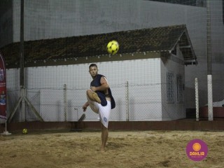 
<a style='margin-left: 5px;' class='btn btn-xs btn-social btn-facebook' href='https://www.facebook.com/sharer/sharer.php?u=https://boladovale.com.br/imgs/800-800-90/conteudo/fotos/1521/img8914.jpg' rel='popup' data-width='500' data-height='400'><i class='fa fa-facebook'></i>Compartilhar <span class='hidden-xs'>no Facebook</span>
</a> 
<a class='btn btn-default btn-xs' target='_blank' href='imgs/800-800-90/conteudo/fotos/1521/img8914.jpg'>
<span class='glyphicon glyphicon-cloud-download'></span> Salvar
</a> 
<span></span>