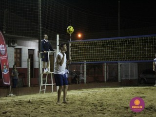 
<a style='margin-left: 5px;' class='btn btn-xs btn-social btn-facebook' href='https://www.facebook.com/sharer/sharer.php?u=https://boladovale.com.br/imgs/800-800-90/conteudo/fotos/1521/img8946.jpg' rel='popup' data-width='500' data-height='400'><i class='fa fa-facebook'></i>Compartilhar <span class='hidden-xs'>no Facebook</span>
</a> 
<a class='btn btn-default btn-xs' target='_blank' href='imgs/800-800-90/conteudo/fotos/1521/img8946.jpg'>
<span class='glyphicon glyphicon-cloud-download'></span> Salvar
</a> 
<span></span>