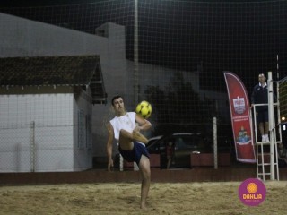 
<a style='margin-left: 5px;' class='btn btn-xs btn-social btn-facebook' href='https://www.facebook.com/sharer/sharer.php?u=https://boladovale.com.br/imgs/800-800-90/conteudo/fotos/1521/img8965.jpg' rel='popup' data-width='500' data-height='400'><i class='fa fa-facebook'></i>Compartilhar <span class='hidden-xs'>no Facebook</span>
</a> 
<a class='btn btn-default btn-xs' target='_blank' href='imgs/800-800-90/conteudo/fotos/1521/img8965.jpg'>
<span class='glyphicon glyphicon-cloud-download'></span> Salvar
</a> 
<span></span>