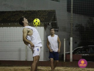 
<a style='margin-left: 5px;' class='btn btn-xs btn-social btn-facebook' href='https://www.facebook.com/sharer/sharer.php?u=https://boladovale.com.br/imgs/800-800-90/conteudo/fotos/1521/img8977.jpg' rel='popup' data-width='500' data-height='400'><i class='fa fa-facebook'></i>Compartilhar <span class='hidden-xs'>no Facebook</span>
</a> 
<a class='btn btn-default btn-xs' target='_blank' href='imgs/800-800-90/conteudo/fotos/1521/img8977.jpg'>
<span class='glyphicon glyphicon-cloud-download'></span> Salvar
</a> 
<span></span>